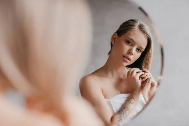 5-cambios-que-veras-en-tu-pelo-cuando-cambies-a-un-champu-sin-sulfatos-ni-siliconas-4-istock