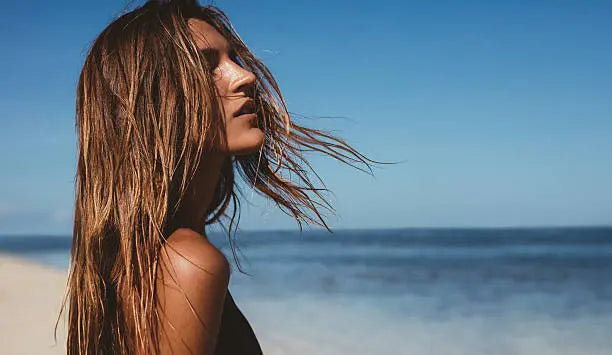 como-cuidar-el-pelo-despues-de-la-playa-1-istock