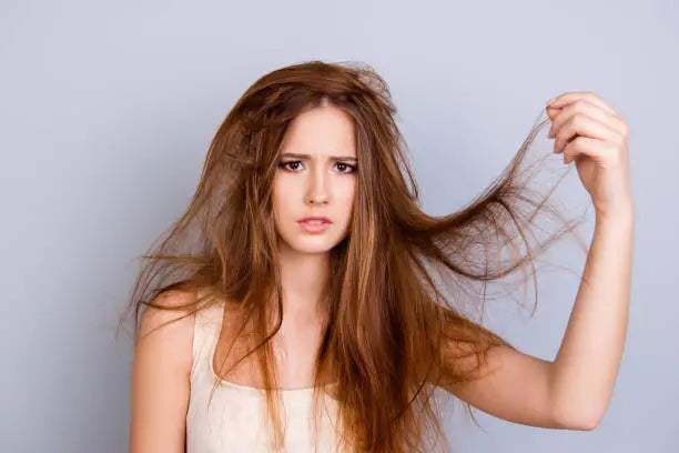 como-desenredar-el-pelo-sin-romperlo-2-istock