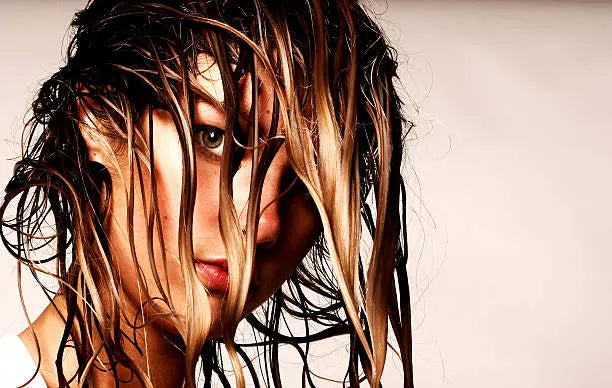 por-que-tengo-el-pelo-siempre-graso-como-evitarlo-4-istock