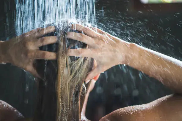 Qué le pasa a tu pelo si te lo lavas todos los días Dalire Cosmetics